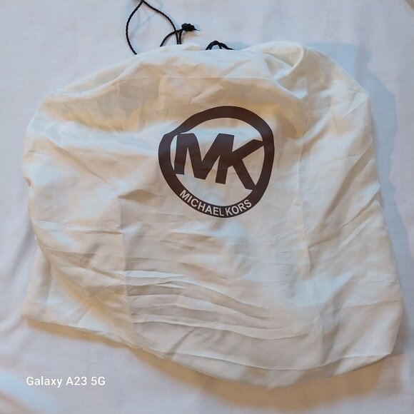 Michael Kors Beige Leather Tote Bag With Gold Metallic Interior & MK Charm - Picture 10 of 11